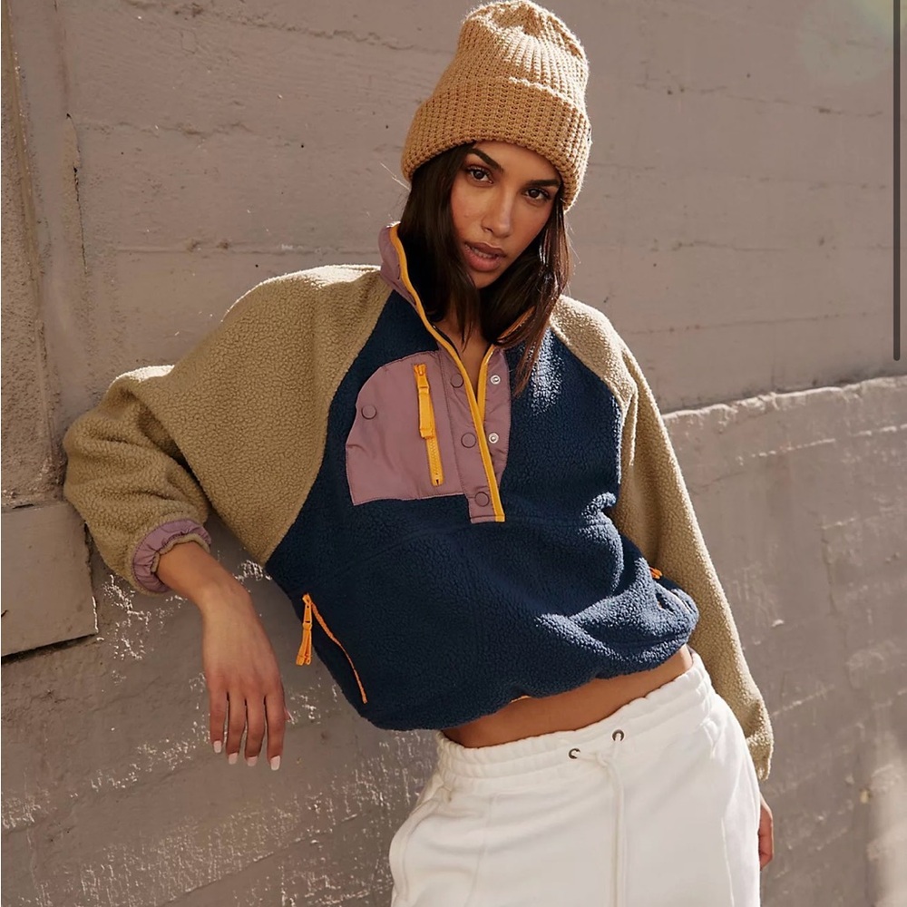 Free People New Hit The Slopes Fleece Colorblock Pullover in Midnight Navy
